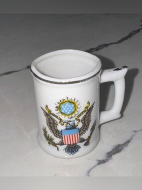 Vintage 1970s Fairway USA
Eagle Crest Ceramic Mug with American eagle and shield
